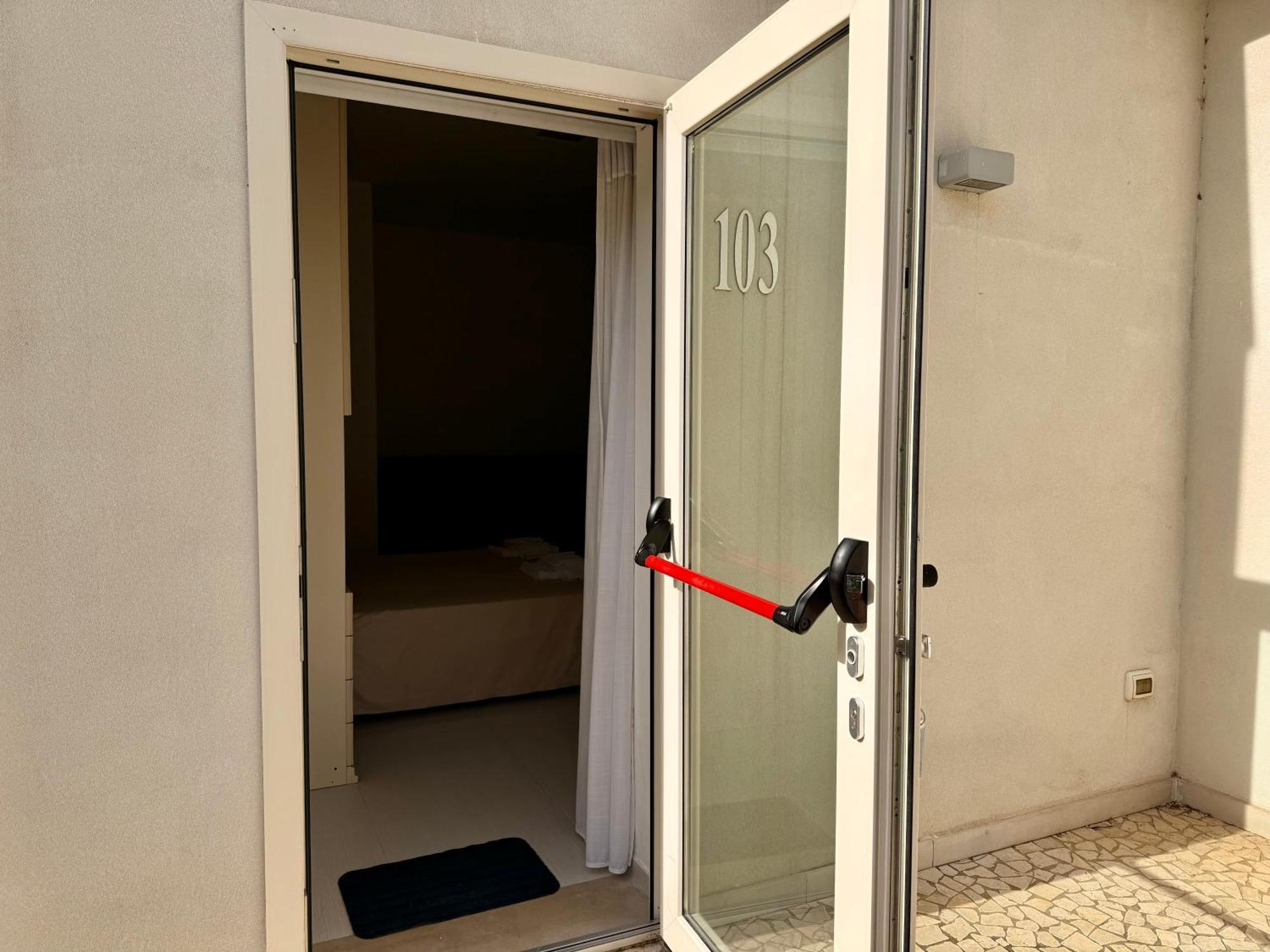 Baia Sangiorgio Hotel & Beach Club Bari Exterior foto